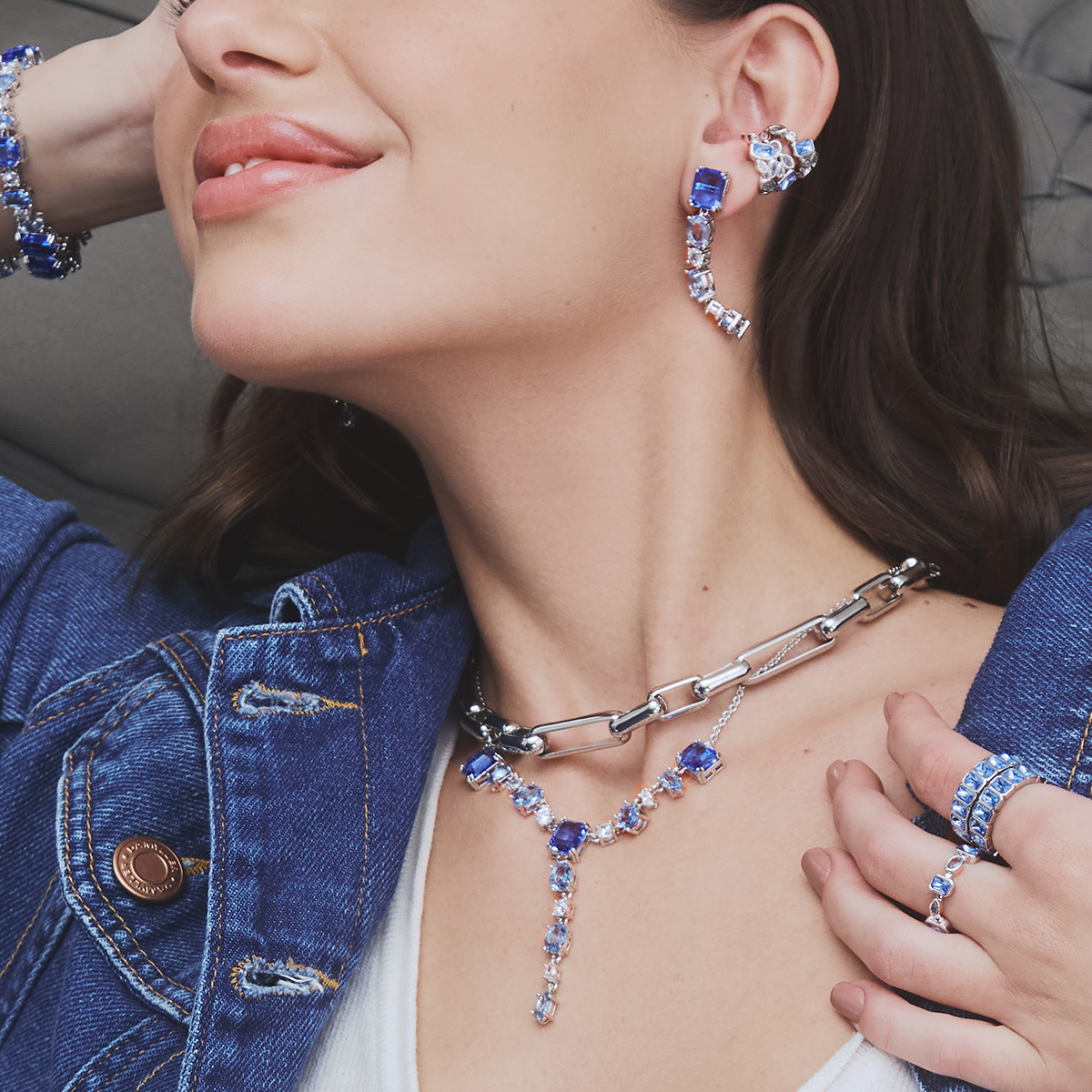 COLAR NUANCES AZUL GRAVATINHA PRATEADO